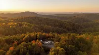 Secluded Mountain Getaway - 1 Cozy Tiny Home with SPECTACULAR views - Feriehus
