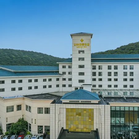 Jinling Lakeview Hotel Отели рядом с достопримечательностью «Город Shuihu»