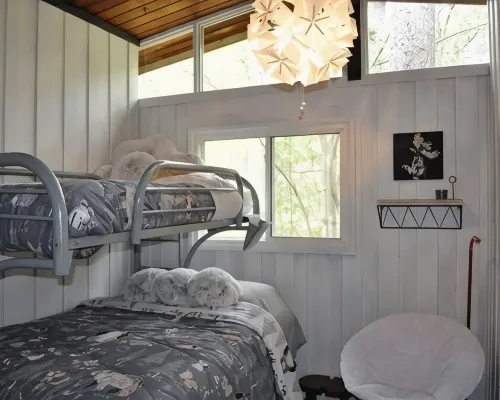 Waterfront cottage @ Muskoka Pines kayaks/ fireplace /bbq/firepit Hotels in Gravenhurst