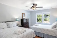 Private Beach Retreat - Outdoor Living, Dog Friendly Yard, Hot Tub, Game Room - Wi-Fi