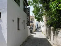 Ados Hotel