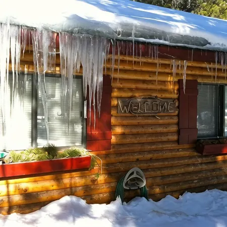 Charming Log Cabin for Peaceful Mountain Getaway!