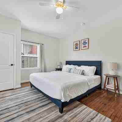 2BR Amazing Condo - 7 Mins to Toyota Ctr & Med Ctr Rooms