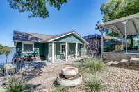 3BR/3BA Home w/ Pool, Fire Pit & Lake View - Balkoner