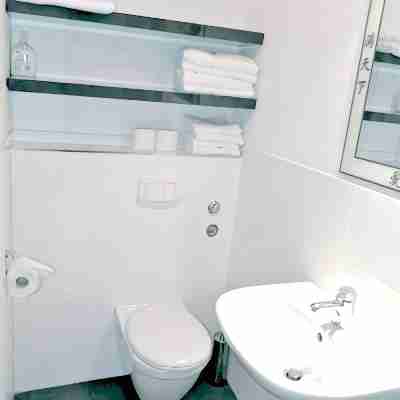 Beautiful apartment in the trendy Ottensen district near the S-Bahn Rooms
