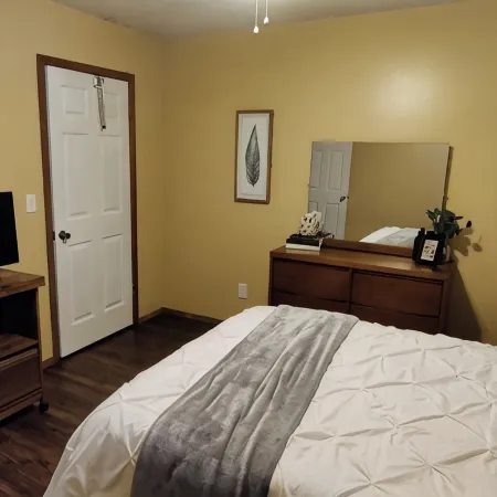 Button's Apartment-Cozy vintage-style 2-bedroom place in historic Batesville