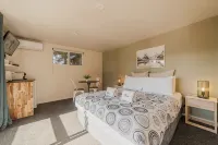 Eclipse Haven | 2BR + Hot Tub + Parking | Sleeps 5 - Hot Springs
