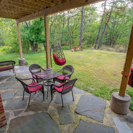 The Vibrary Inn, a Fantasy Minnewaska Escape. Minutes from Hikes and Waterfalls.