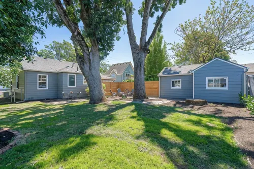Minutes from oregon wine country and walking distance from George Fox University