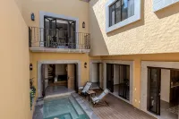 Designer Retreat in Centro Heated Pool & Views - Villas