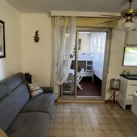 Air-conditioned studio near Les Bonnettes & Monaco beaches
