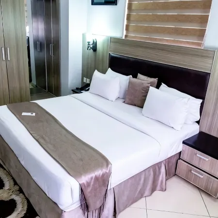 De Grandeur Tower Apartment