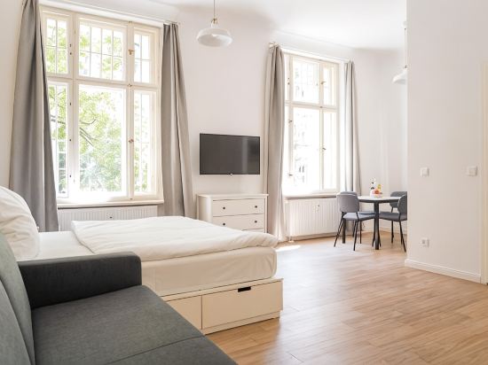 Frankfurter Allee Apartments by Sabine