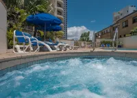 Boulevard North Holiday Apartments - Beach
