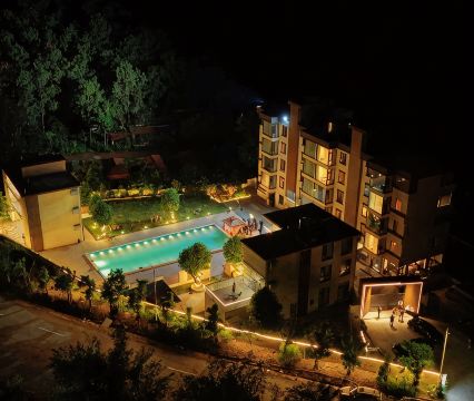 Meet Zhanju (Qingyuan Yinzhan Subway Station Shop ) Hotels in Qingyuan