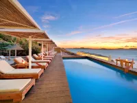 Amazon Mykonos Resort & Spa Hotel berhampiran Pantai Korfos