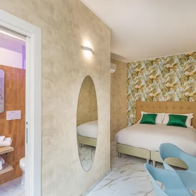 Flowery Rainbow Hotel berhampiran Stesen Metro Cipro