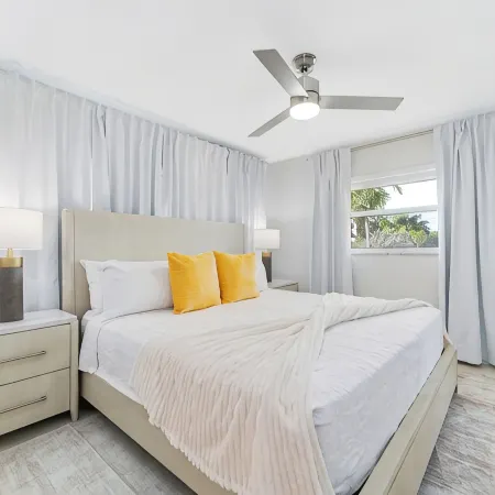 Naples Haven – Walk to Beach & 5th Ave