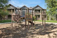 Private Balcony w/Mountain & Lake Views, Hot Tub, Near Hiking Trails & Park City
