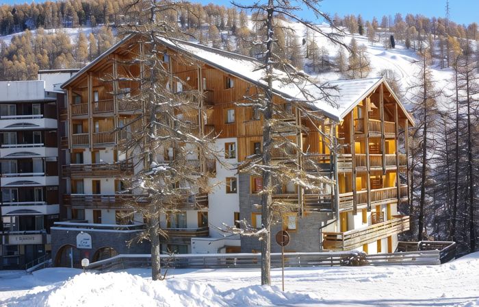 L' IDEAL at Ecrin des Neiges.