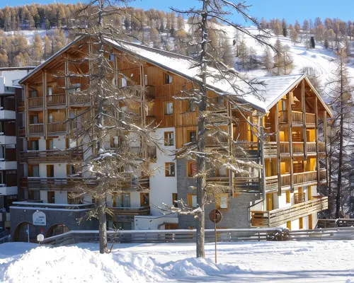L' IDEAL at Ecrin des Neiges. Hotels in Vars