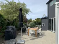 The Art House, Wanaka - Contemporary holiday house