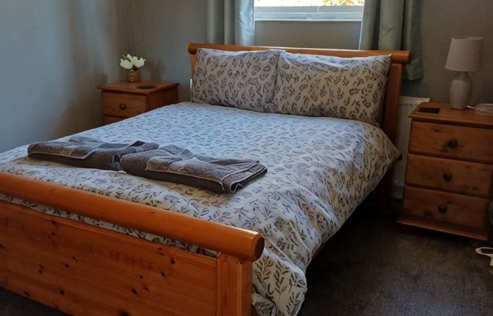 1 Bedroom apartment with a 5 minute walk into the town. Enclosed garden.