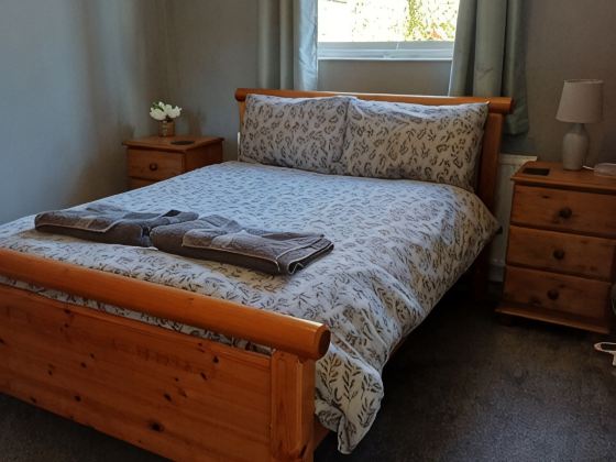 1 Bedroom apartment with a 5 minute walk into the town. Enclosed garden.