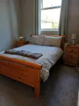 1 Bedroom apartment with a 5 minute walk into the town. Enclosed garden.