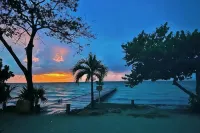Seafront tropical luxury  private Casita  w/ pool Iguana Beach House Belize - Holiday Apartments
