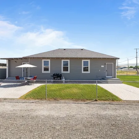 Pet-Friendly Home and Farm Style Experience