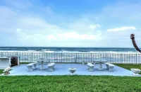 Oceanfront Studio Condo w/private balcony,  full kitchen, honeymoon delight