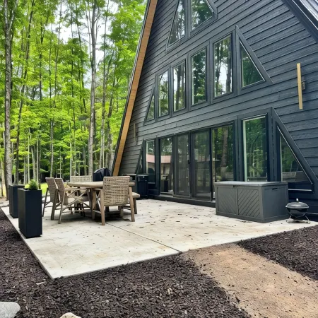 Scenic 3-bedroom Aframe with WiFi and AC on Three Lakes Chain