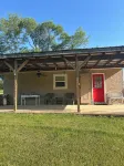 “LaLa’s Place”Cozy, conveniently located country cottage, pets, carport,fire pit - Kuntosalit