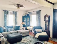 Blissful Bungalow on National Historic St in New Albany, 1 mile from Ohio River - Homestays