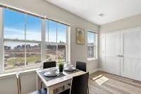 City Views 1BR Free-Parking- Close to NYC - Condos