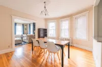 Boston 4BD-5 min walk to Train&Beach/10min-Airport-Free Parking - Homestays