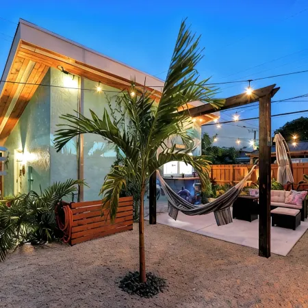 Cozy Stay •Near Hard Rock Stadium • Private Serene Backyard