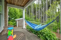 5 Min. Walk to Town & Beach, Greenbelt Views + Private Backyard - 4-Star