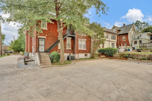 Charming 2-BR apt 4 min to hospital, free WiFi, in Memphis Midtown, free parking - Apartments