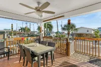 Downtown 3rd Street Retreat Lookout — Steps to Beach - Condos