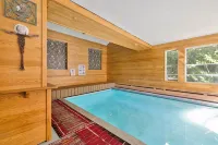 Charming Home with Fireplace and Indoor Pool in Sharon, CT - Wifi