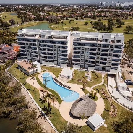 New apartment in the marina 5 minutes from the beach