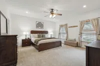 Hatton Hideaway at Red River Gorge! Pool / Hot Tub / Arcade Game Room - 4-Star