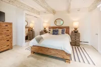 Tranquil Bayview Retreat ~ Year-Round Saltwater Hot Tub ~ Reserved Parking - 4-Star