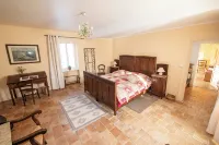Well-Equipped House with Character and Garden Near the City Center - Wi-Fi