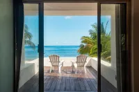Beach house w/ private pool & sandy beach for 8 - Homestays