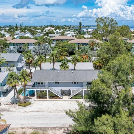 May Specials • Walk to Beach • Pool • Private Sun Deck • New Kitchen