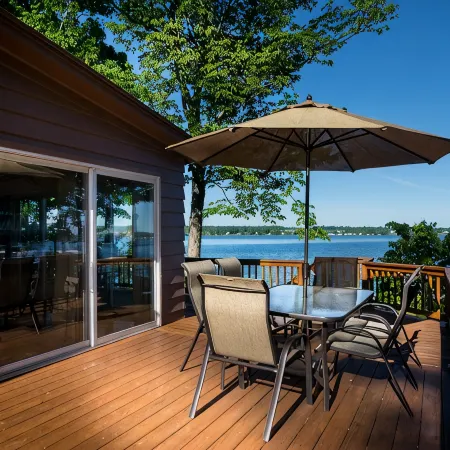 Great Fall Rental on Finger Lakes Wine Trail: Owasco East Side Lakefront