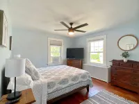Clean & Cozy 2Bed by the Beach & Newport - Condos